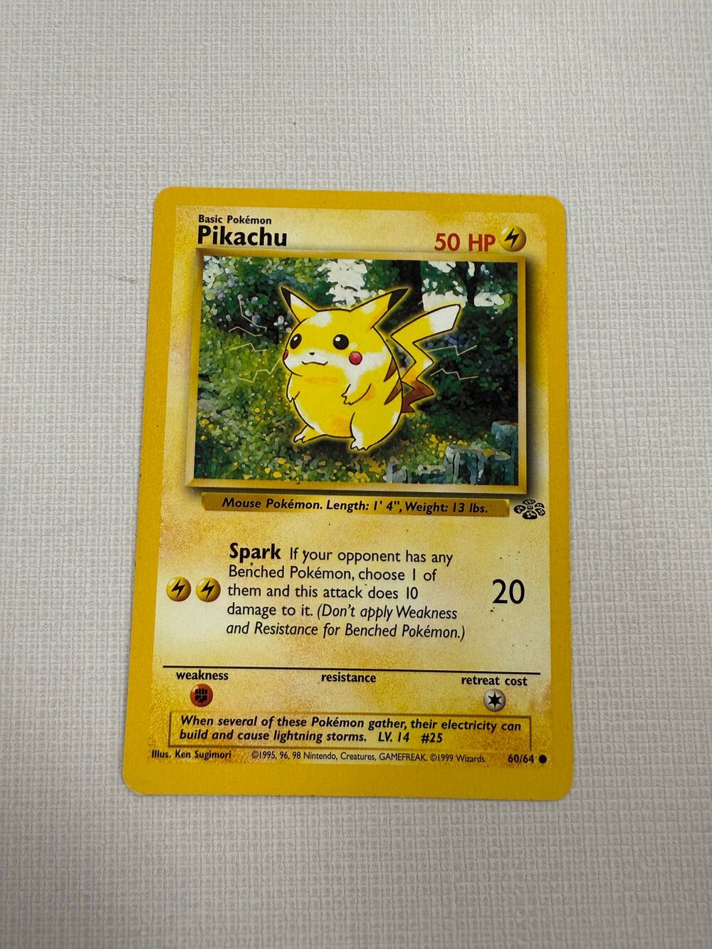 Pikachu Basic Pokémon 1999 Trading Card